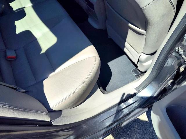 Photo of 2012 Alabaster Silver Metallic Honda Accord