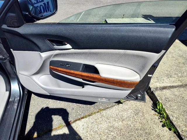 Photo of 2012 Alabaster Silver Metallic Honda Accord