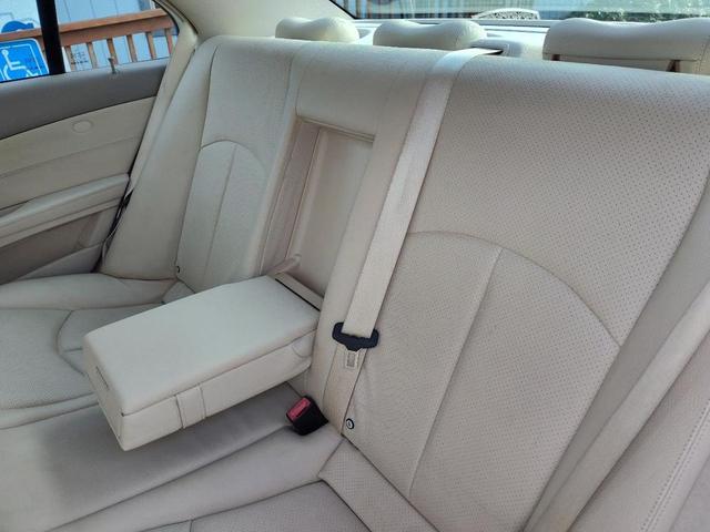 Photo of 2006 Gold Mercedes-Benz E-Class