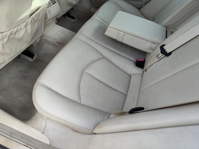 Photo of 2006 Gold Mercedes-Benz E-Class