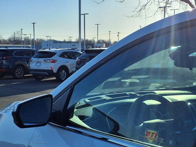 Photo of 2022 Summit White Chevrolet Equinox