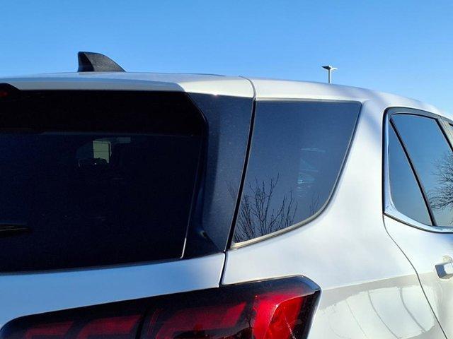 Photo of 2022 Summit White Chevrolet Equinox