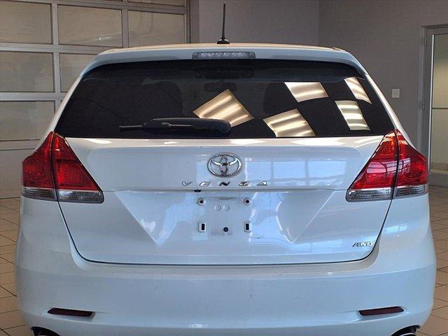 Photo of 2010 Blizzard Pearl Toyota Venza