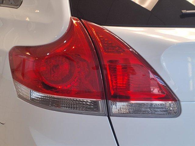 Photo of 2010 Blizzard Pearl Toyota Venza