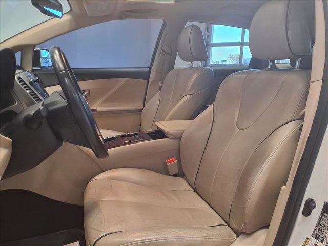 Photo of 2010 Blizzard Pearl Toyota Venza