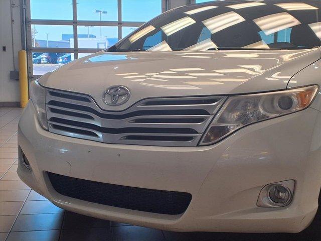 Photo of 2010 Blizzard Pearl Toyota Venza