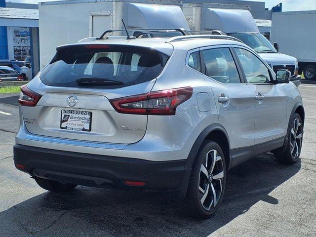Photo of 2022 Brilliant Silver Metallic Nissan Rogue Sport