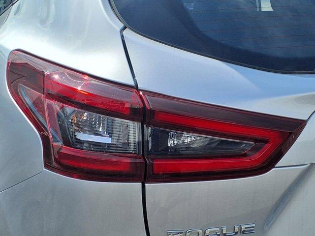 Photo of 2022 Brilliant Silver Metallic Nissan Rogue Sport