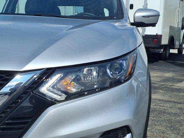 Photo of 2022 Brilliant Silver Metallic Nissan Rogue Sport