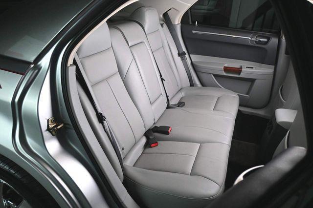 Photo of 2007 Silver Chrysler 300