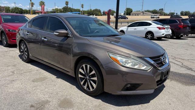 Photo of 2016 Java Metallic Nissan Altima
