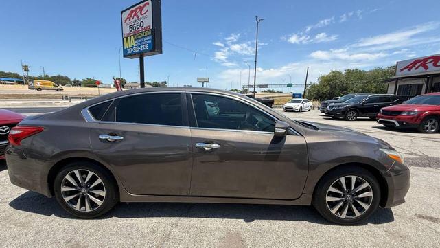 Photo of 2016 Java Metallic Nissan Altima