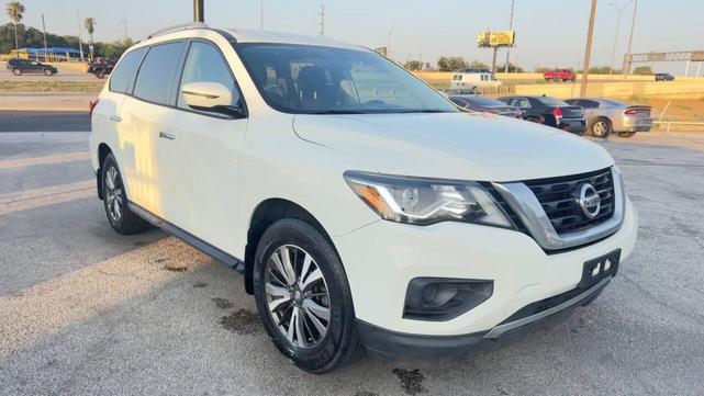 Photo of 2018 Glacier White Nissan Pathfinder