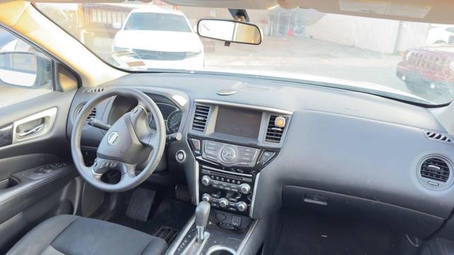 Photo of 2018 Glacier White Nissan Pathfinder