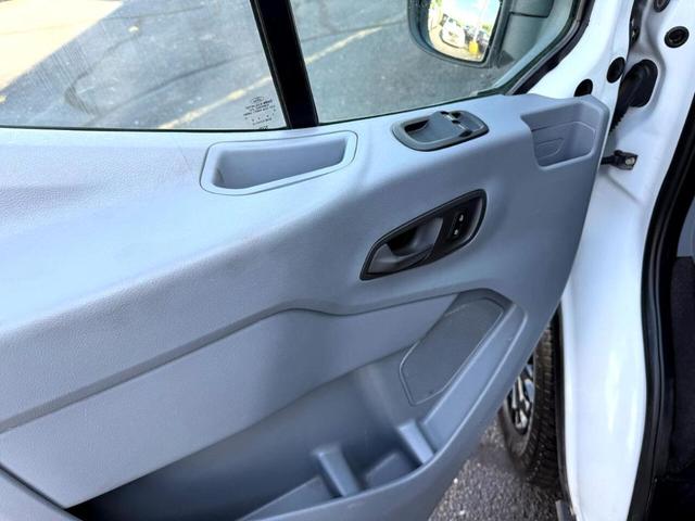 Photo of 2018 White Ford Transit-350