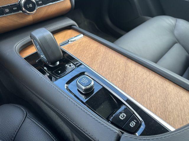Photo of 2024 Onyx Black Volvo XC90