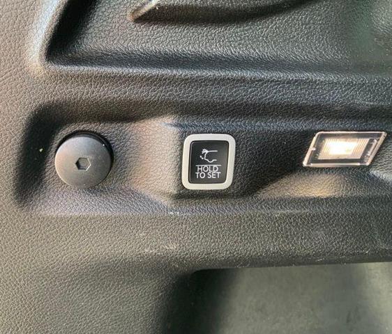 Photo of 2023 Diamond Black Crystal Pearlcoat Jeep Grand Cherokee L