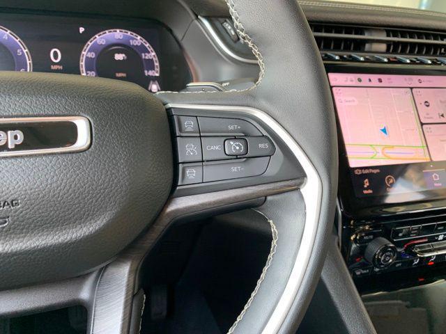 Photo of 2023 Diamond Black Crystal Pearlcoat Jeep Grand Cherokee L