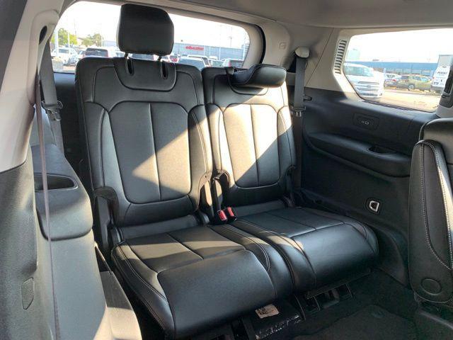 Photo of 2023 Diamond Black Crystal Pearlcoat Jeep Grand Cherokee L