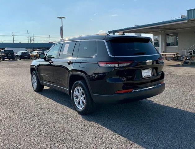 Photo of 2023 Diamond Black Crystal Pearlcoat Jeep Grand Cherokee L