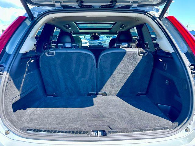 Photo of 2024 Vapour Grey Metallic Volvo XC90