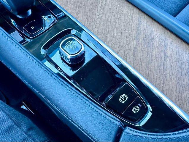 Photo of 2024 Vapour Grey Metallic Volvo XC90