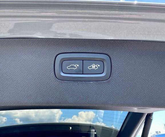 Photo of 2024 Vapour Grey Metallic Volvo XC90