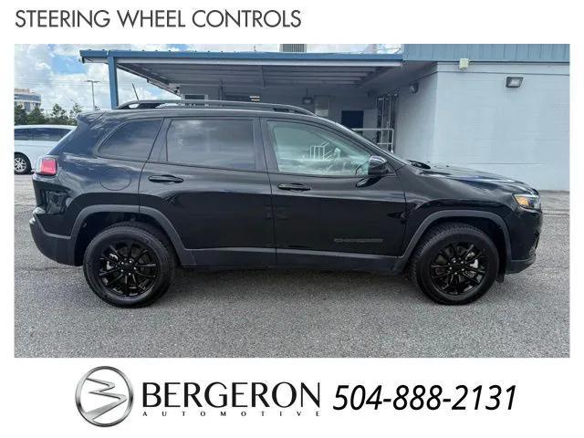 Photo of 2023 Diamond Black Crystal Pearlcoat Jeep Cherokee