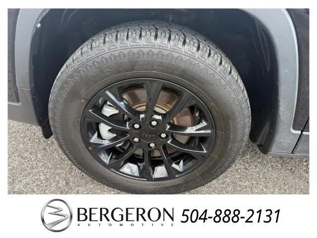 Photo of 2023 Diamond Black Crystal Pearlcoat Jeep Cherokee