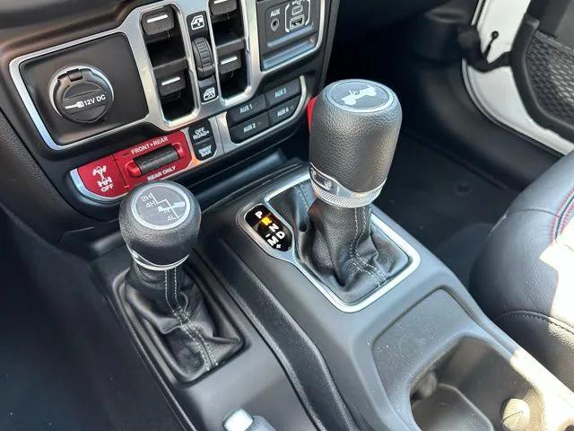 Photo of 2025 Bright White Clearcoat Jeep Wrangler