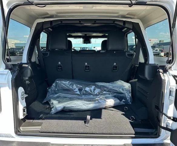 Photo of 2025 Bright White Clearcoat Jeep Wrangler