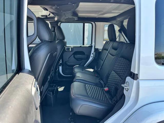 Photo of 2025 Bright White Clearcoat Jeep Wrangler
