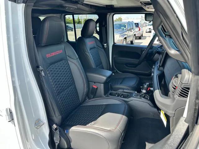 Photo of 2025 Bright White Clearcoat Jeep Wrangler