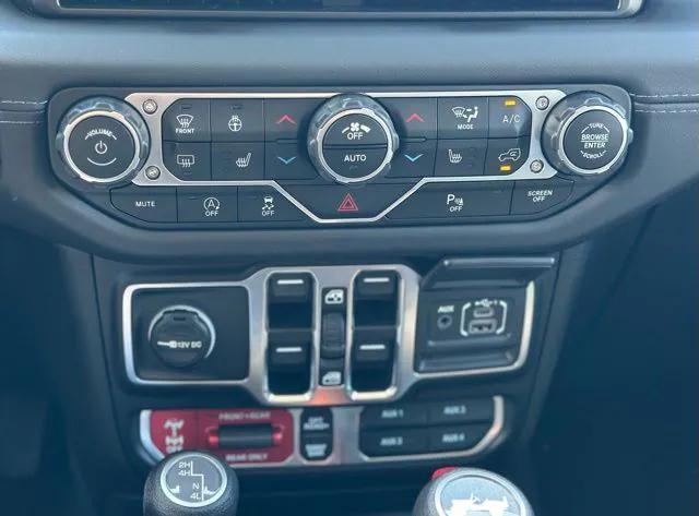 Photo of 2025 Bright White Clearcoat Jeep Wrangler