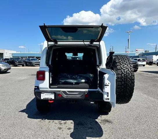 Photo of 2025 Bright White Clearcoat Jeep Wrangler