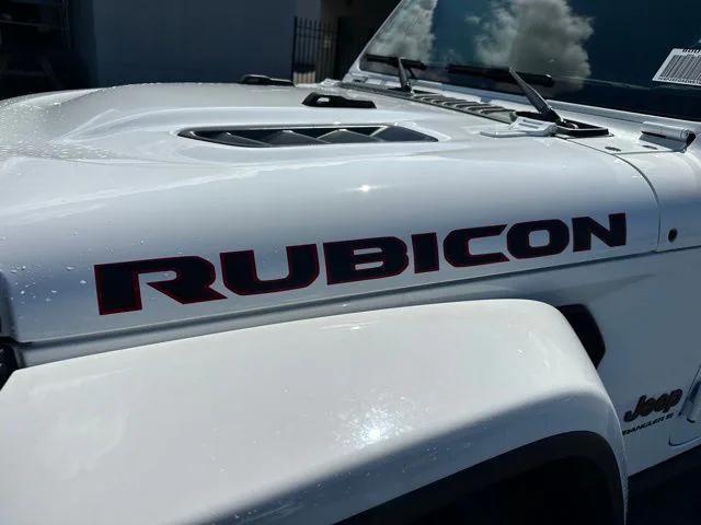 Photo of 2025 Bright White Clearcoat Jeep Wrangler