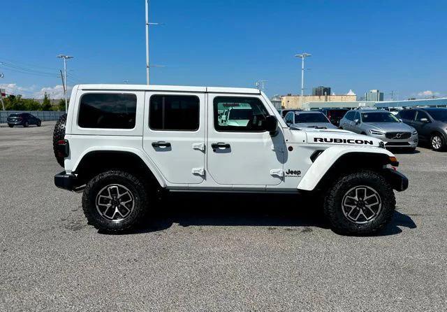 Photo of 2025 Bright White Clearcoat Jeep Wrangler