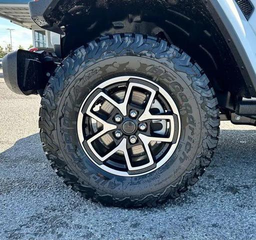 Photo of 2025 Bright White Clearcoat Jeep Wrangler