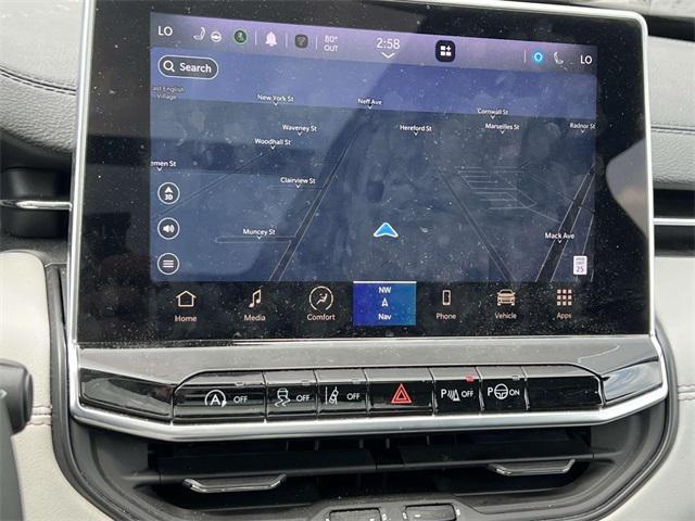 Photo of 2023 Diamond Black Crystal Pearlcoat Jeep Compass