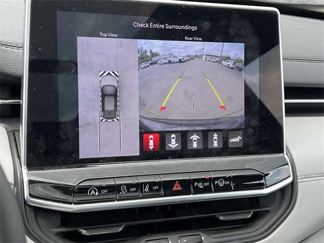 Photo of 2023 Diamond Black Crystal Pearlcoat Jeep Compass