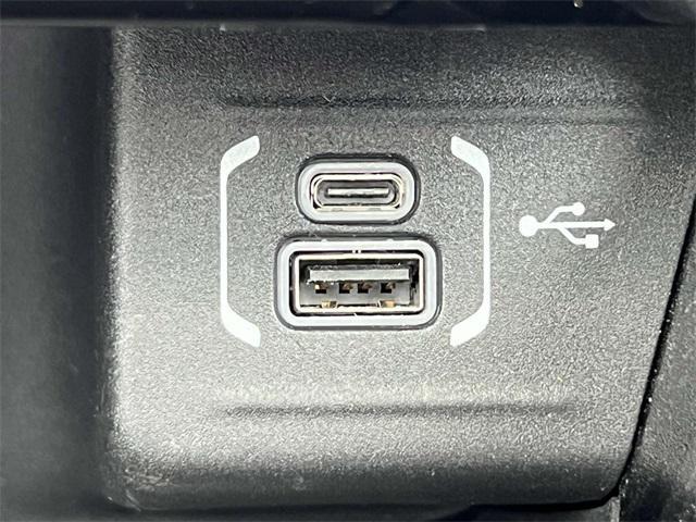 Photo of 2023 Diamond Black Crystal Pearlcoat Jeep Compass