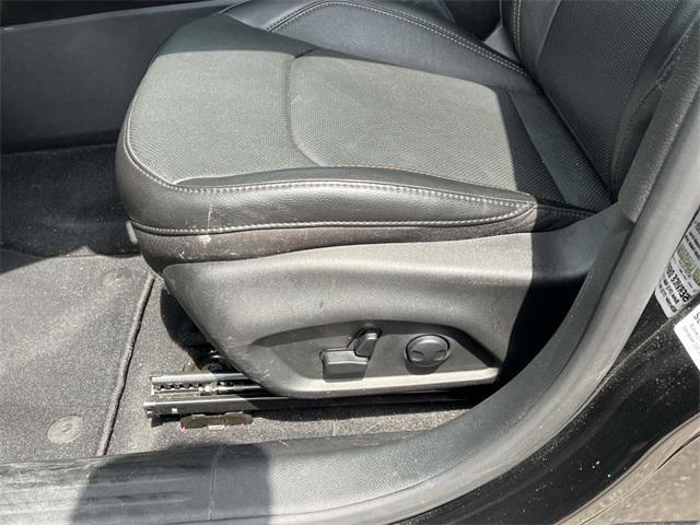 Photo of 2023 Diamond Black Crystal Pearlcoat Jeep Compass
