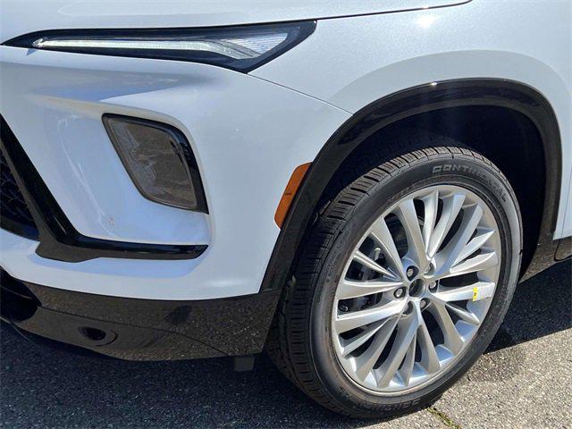 Photo of 2026 iridescent white tricoat Buick Enclave