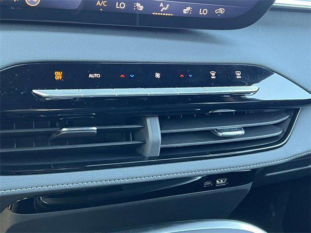 Photo of 2026 iridescent white tricoat Buick Enclave
