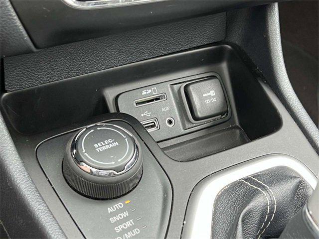 Photo of 2014 Billet Silver Metallic Clearcoat Jeep Cherokee