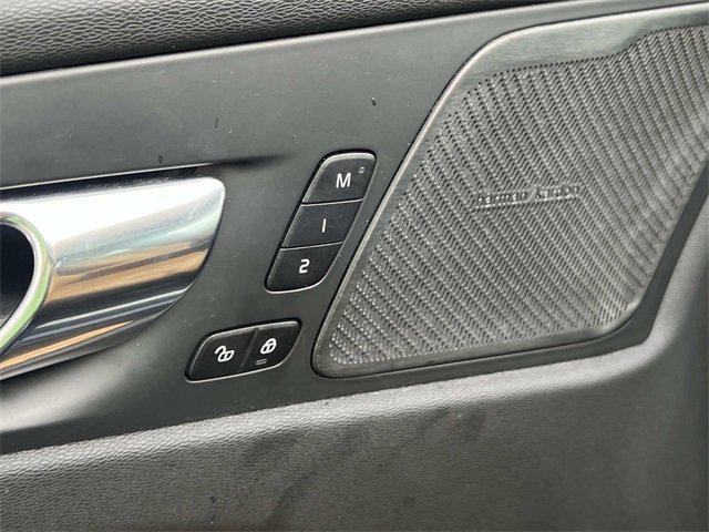 Photo of 2020 Blue Volvo XC60