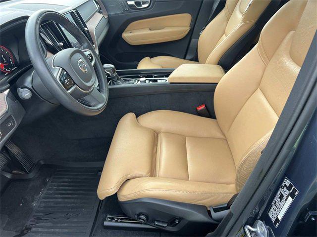 Photo of 2020 Blue Volvo XC60