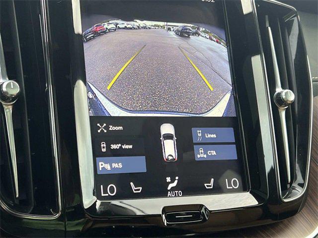 Photo of 2020 Blue Volvo XC60