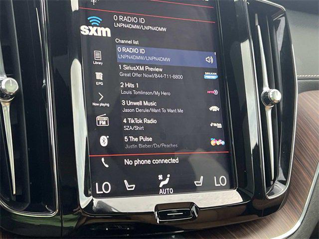 Photo of 2020 Blue Volvo XC60