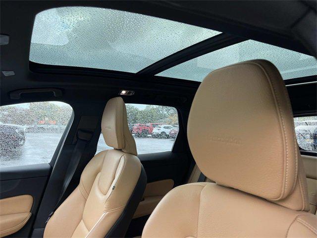 Photo of 2020 Blue Volvo XC60